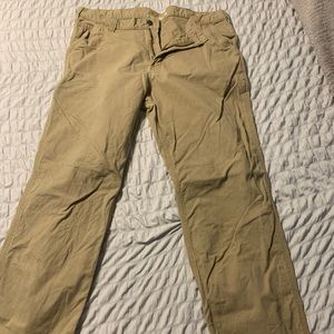 Men carhart pants non smoke home good condition no rip stain 36 32
